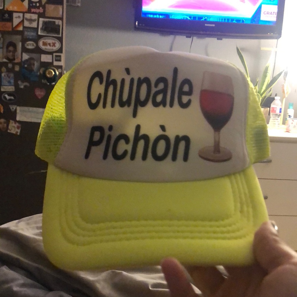 Neon yellow “chúpale pichón” hat!